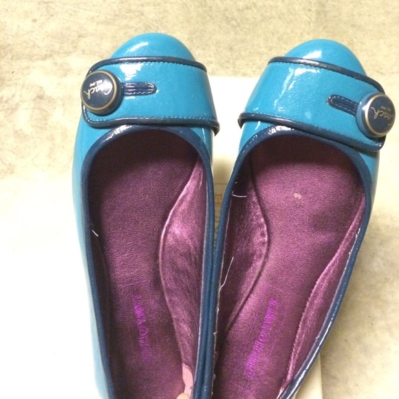 Authentic Coach Flats - Picture 2 of 4